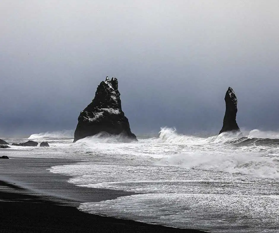 reynisfjara-spiaggia-nera-faraglioni-islanda